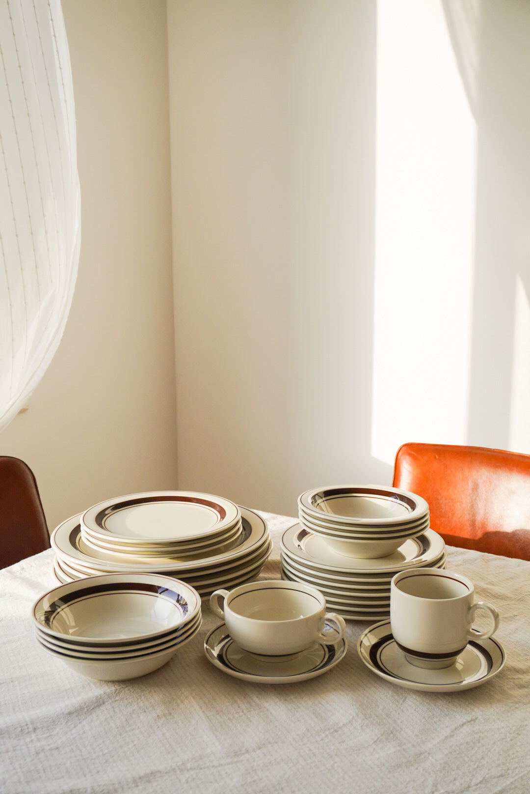Hotel Line Dinner Plate Brown