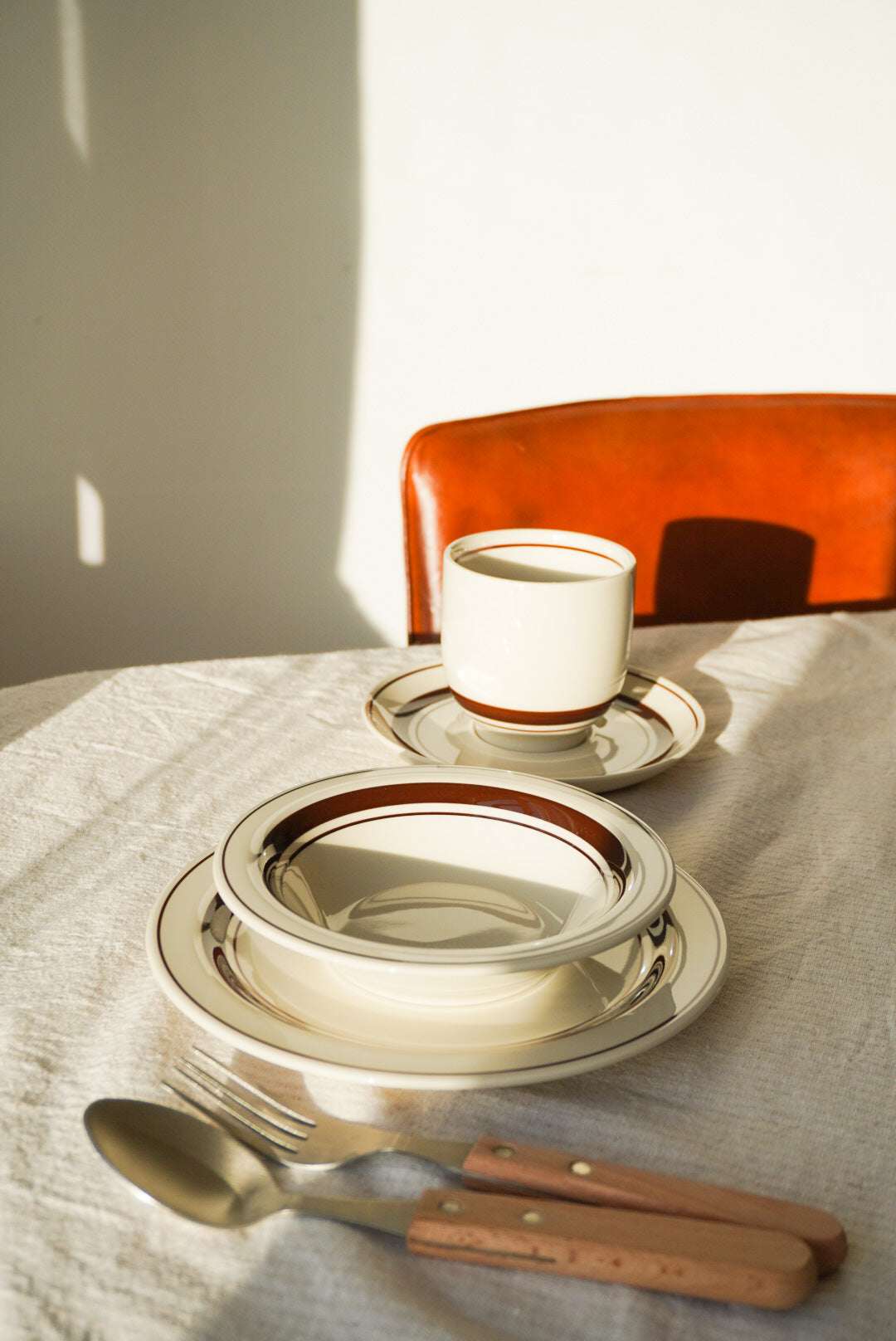 Hotel Line Cake Plate Brown