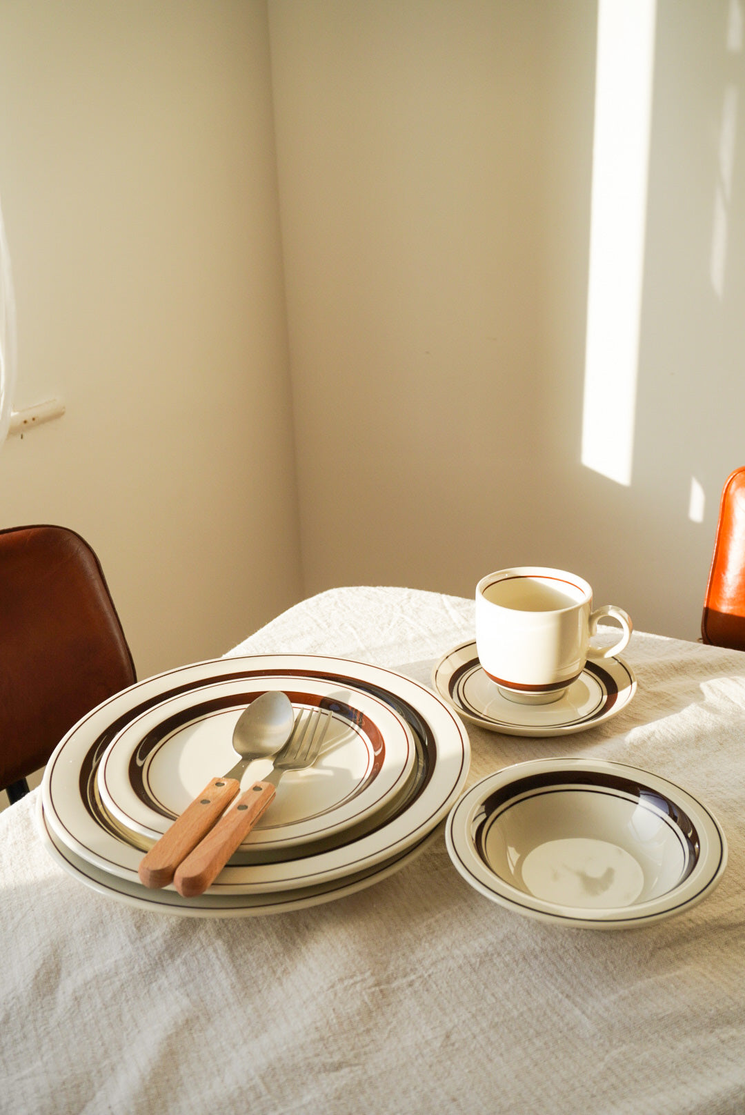 Hotel Line Cake Plate Brown